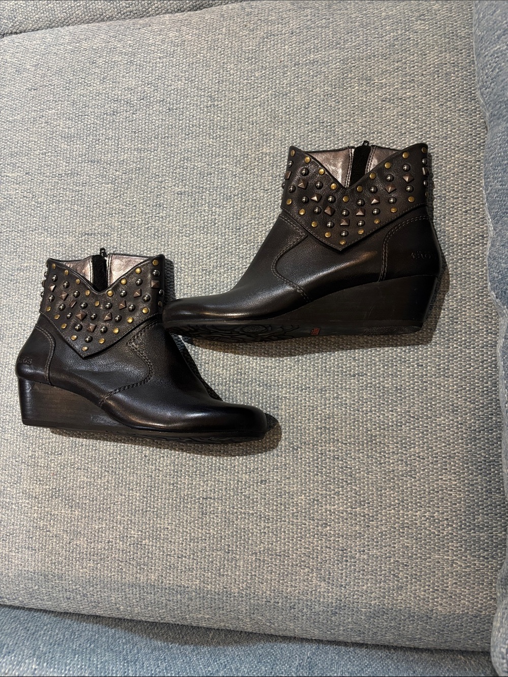 Taos verge leather studded ankle boots! 8.5